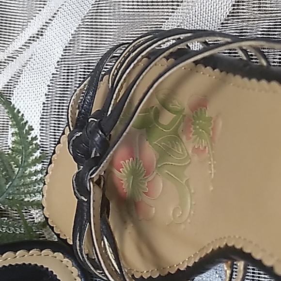 Gorgeous Small Wedge Hush Puppies Sandals-Like New - Picture 3 of 11